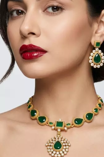Elegant emerald green & gold-plated handcrafted indian bridal jewelry set - Necklace :: & earrings