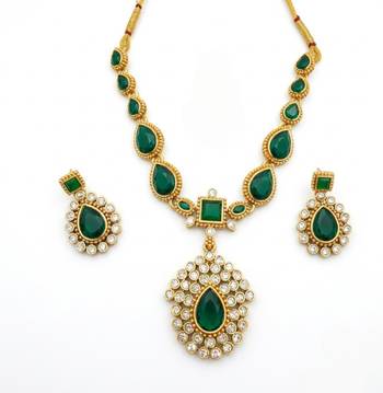 Elegant emerald green & gold-plated handcrafted indian bridal jewelry set - Necklace :: & earrings 3