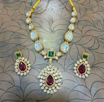 Elegant ruby- green & gold-plated handcrafted indian bridal jewelry set - Necklace :: & earrings 4