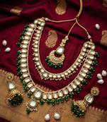 Grand kundan & emerald green bead Necklace :: set with jhumka earrings & maang tikka