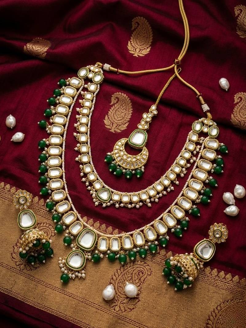 Grand kundan & emerald green bead Necklace :: set with jhumka earrings & maang tikka