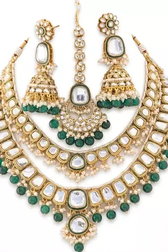 Grand kundan & emerald green bead Necklace :: set with jhumka earrings & maang tikka
