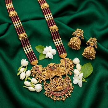 Antique temple jewelry gold-plated necklace set with lakshmi pendant & earrings traditional south indian bridal jewelry 3