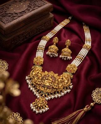Antique gold-plated lakshmi temple Necklace :: set with green beads and jhumkas 2