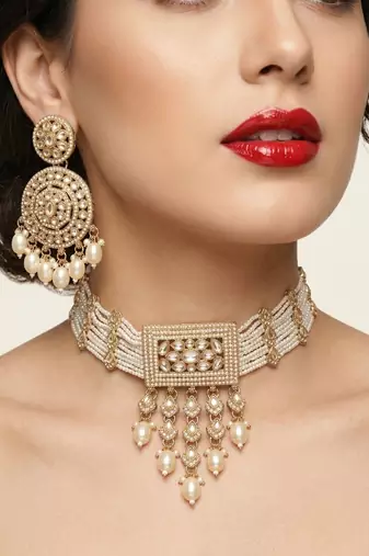 Traditional gold-plated pearl choker Necklace :: set with earrings & mangtika     elegant ethnic bridal jewellery