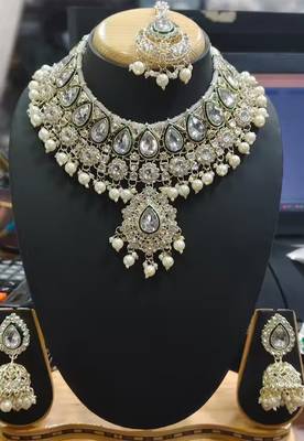 Kundan & pearl gold-plated choker Necklace :: with jhumka earrings and maang tikka for women 3