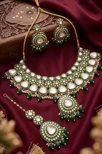 Handcrafted kundan choker Necklace :: set | gold plated | emerald green | wedding & festival jewelry
