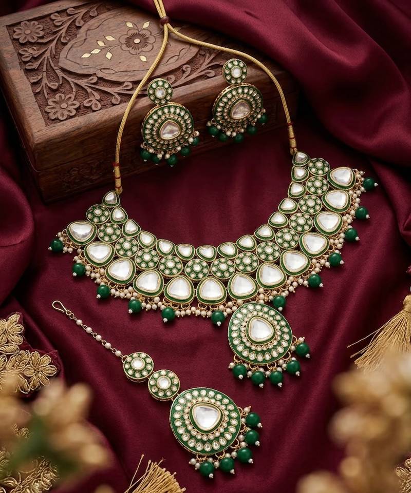 Handcrafted kundan choker Necklace :: set | gold plated | emerald green | wedding & festival jewelry