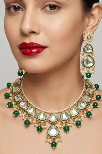 Undan gold-plated emerald green pearl choker Necklace :: set | indian ethnic bridal wedding jewellery | handcrafted
