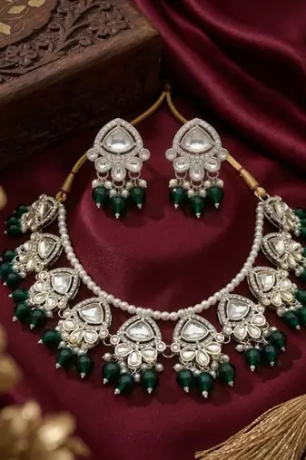 Exquisite kundan pearl Necklace :: set: gold-plated traditional jewelry for wedding