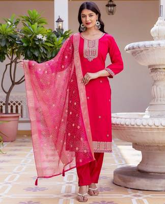 dark pink embroidered kurta set 1