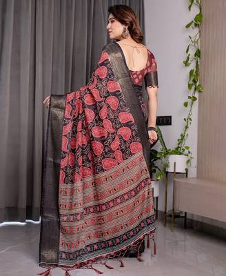 Printed handloom linen weaved with golden zari saree for women with floral design and tassels 3
