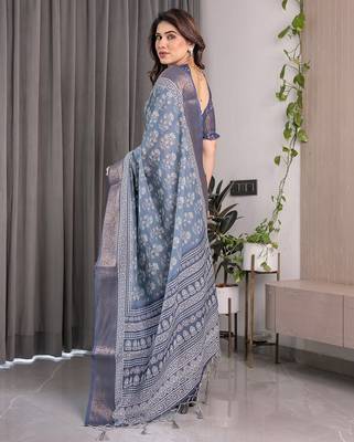 Designer floral print handloom linen weaved with golden zari saree with tassel pallu & blouse 3