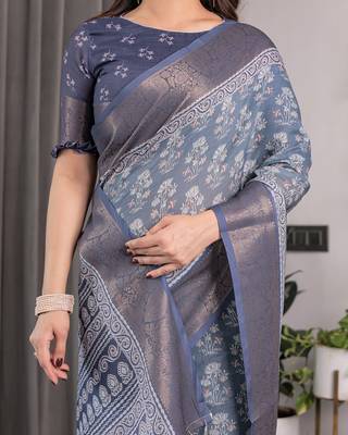 Designer floral print handloom linen weaved with golden zari saree with tassel pallu & blouse 5