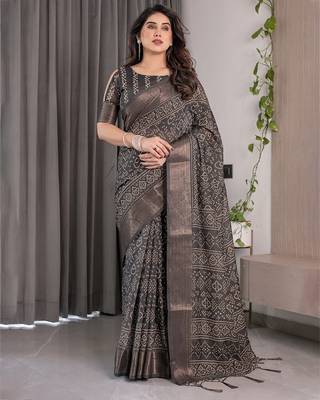Pastel floral handloom linen weaved with golden zari saree with pallu tassels & blouse piece 1