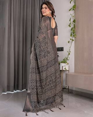 Pastel floral handloom linen weaved with golden zari saree with pallu tassels & blouse piece 3