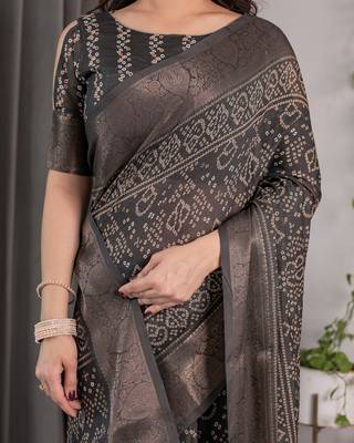 Pastel floral handloom linen weaved with golden zari saree with pallu tassels & blouse piece 5