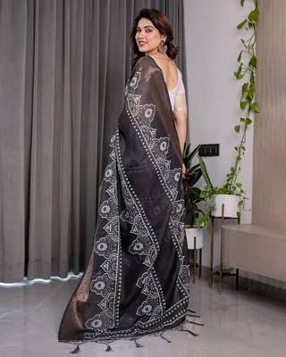 Soft handloom linen weaved with golden zari floral saree with tassels     includes 0.8m blouse 3