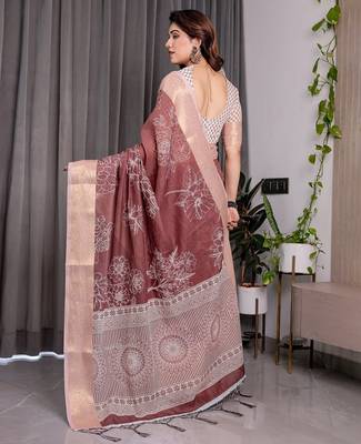 Linen weaved with golden zari linen weaved with golden zari blend handloom saree with floral motif and tassel border 3