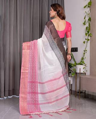 Stylish linen weaved with golden zari handloom saree with floral digital print and tassels     5.5m + 0.8m 3