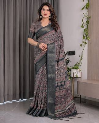 Graceful handloom linen weaved with golden zari saree with artistic floral print & tassels 1