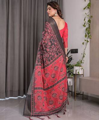 Linen weaved with golden zari handloom saree with digital floral print and tassels     festive wear 3