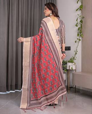 Pastel floral handloom linen weaved with golden zari saree with pallu tassels & blouse piece 3