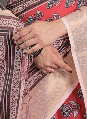 Pastel floral handloom linen weaved with golden zari saree with pallu tassels & blouse piece 5