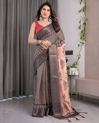Designer floral print handloom linen weaved with golden zari saree with tassel pallu & blouse 4