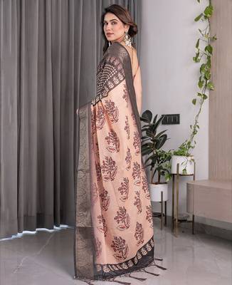 Designer floral print handloom linen weaved with golden zari saree with tassel pallu & blouse 5