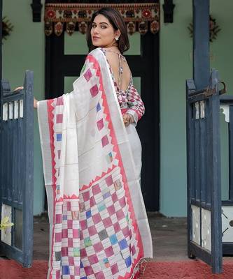 Linen cotton blend handloom saree with floral motif and tassel border 4