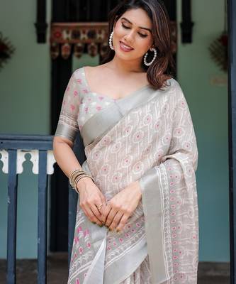 Printed handloom linen saree for women with floral design and tassels 4
