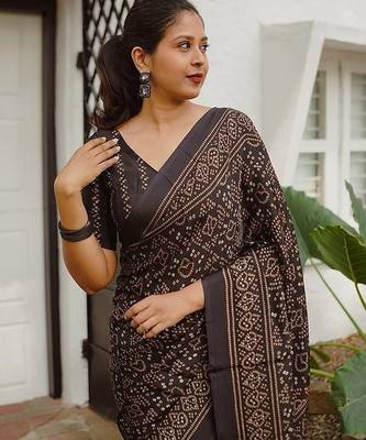 Soft handloom linen floral saree with tassels     includes 0.8m blouse 3