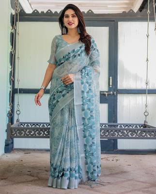 Traditional handloom linen floral saree with matching blouse & tassel detailing 2