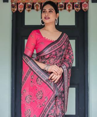 Traditional handloom linen floral saree with matching blouse & tassel detailing 2