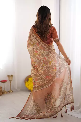 Floral printed cotton saree in handloom weave with blouse piece     5.5m
