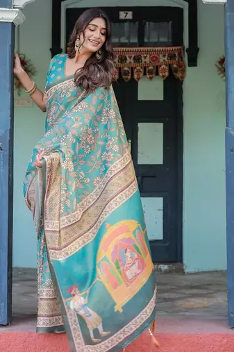Traditional handloom cotton floral saree with matching blouse & tassel detailing