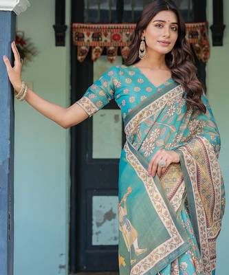 Traditional handloom cotton floral saree with matching blouse & tassel detailing 5