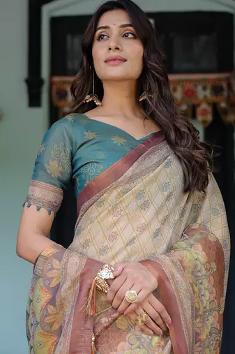Soft handloom cotton floral saree with tassels     includes 0.8m blouse