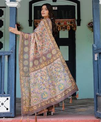 Printed floral handloom cotton saree with stylish tassel finish     ready to wear 4