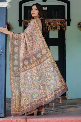 Printed floral handloom cotton saree with stylish tassel finish     ready to wear