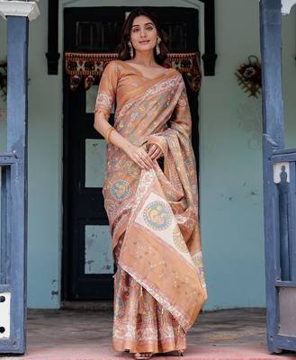 Festive ready handloom cotton saree with floral artwork & matching blouse 5