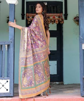 Floral printed cotton saree in handloom weave with blouse piece     5.5m 4