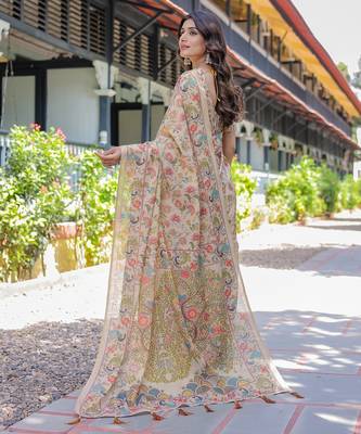 Cotton cotton blend handloom saree with floral motif and tassel border 4