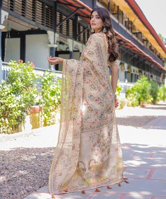 Premium floral print handloom cotton saree with pallu tassels     5.5m 5