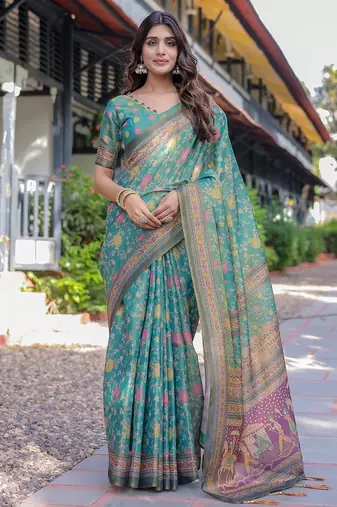 Pure cotton handloom saree with floral print and designer tassels