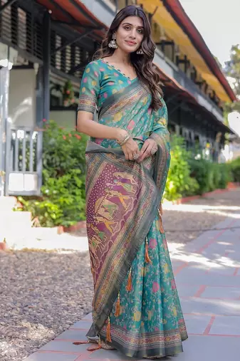 Pure cotton handloom saree with floral print and designer tassels