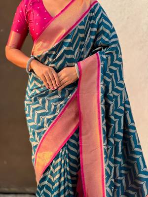 Teal contrast woven ikat pattern with zari pallu work silk blend   4