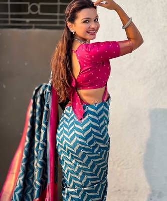 Teal contrast woven ikat pattern with zari pallu work silk blend   5