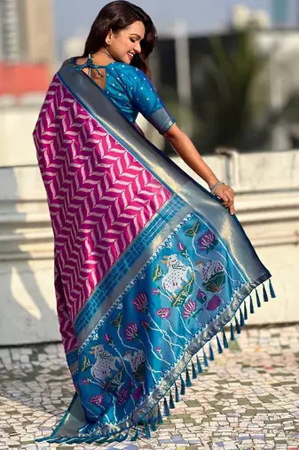 Pink contrast woven ikat patpirn with zari pallu work silk blend  